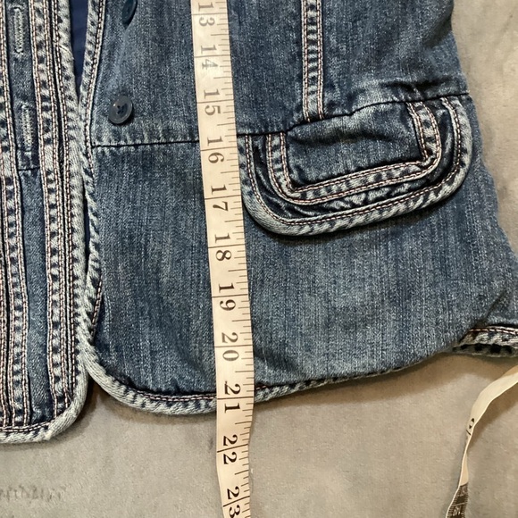 Gap Woman’s size 8 Jean Jacket with crochet lace panel in the back front… - Picture 11 of 16